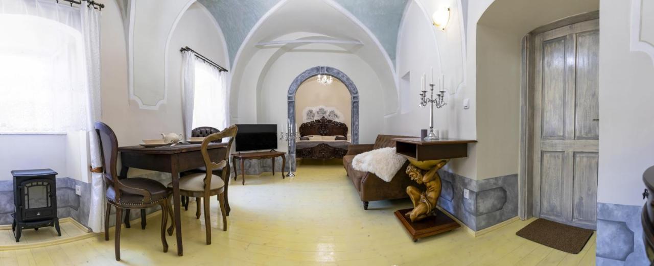 Apartman Charlotte V Dome So Studnou Na Streche บันสกา ชีอาว์นีซา ภายนอก รูปภาพ