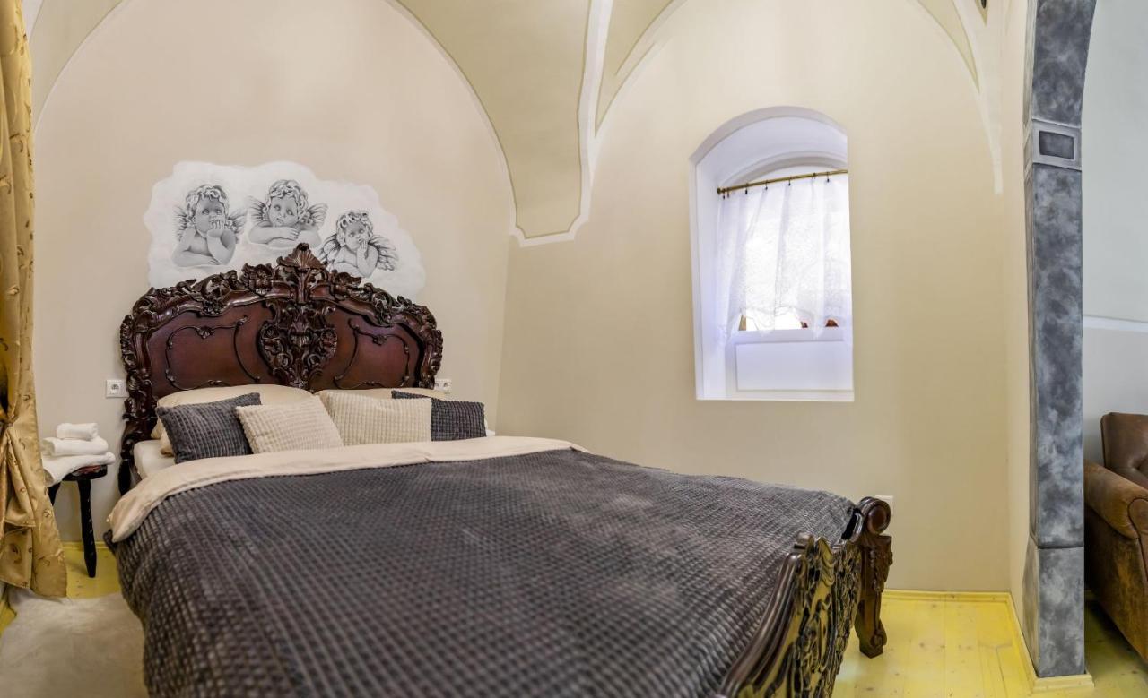Apartman Charlotte V Dome So Studnou Na Streche บันสกา ชีอาว์นีซา ภายนอก รูปภาพ